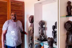 joe_ndyanabangi_with_cultural_art_pieces