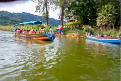 canoeing_lake_bunyonyi