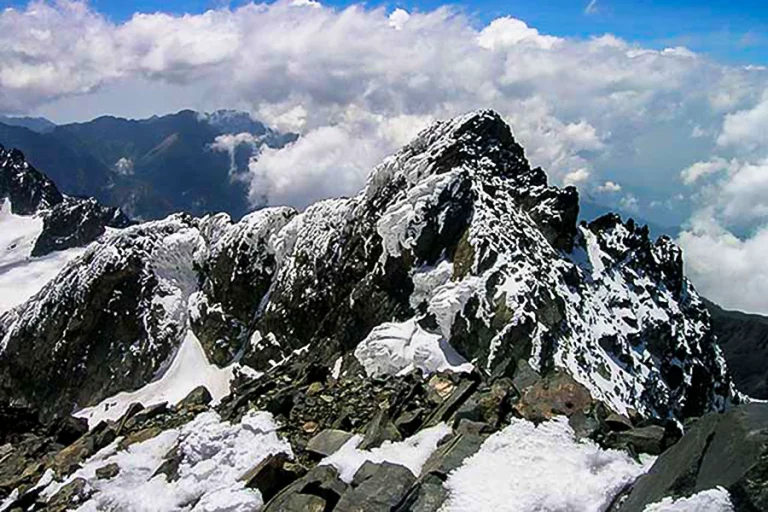 Mountain-Rwenzori---snow-capped-peaks-900x600